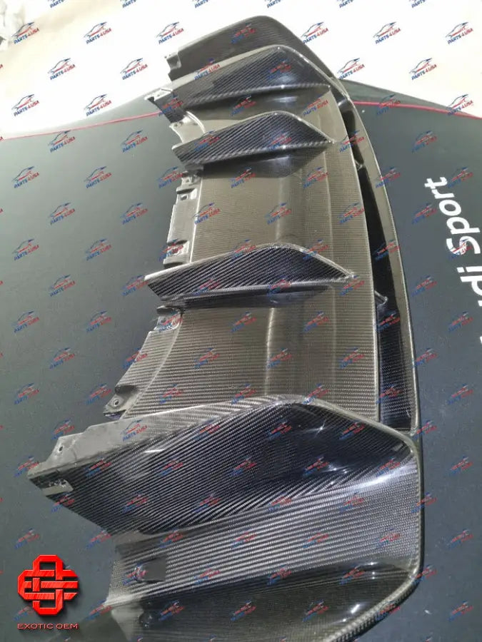 AUDI R8 PLUS CARBON FIBER REAR DIFFUSER