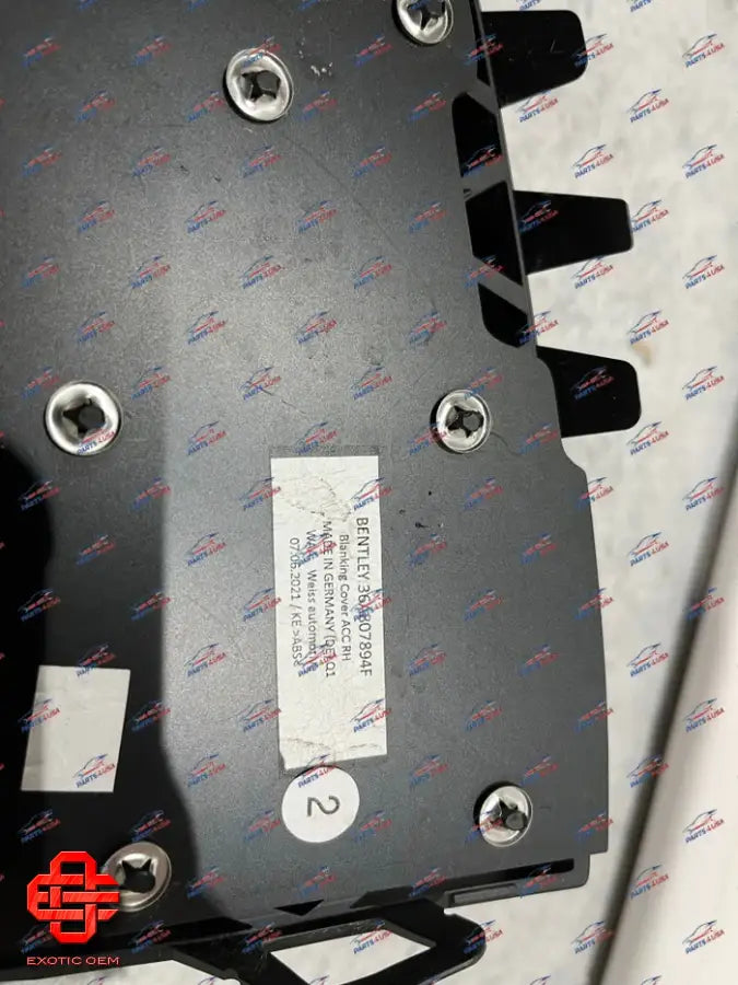 BENTLEY BENTAYGA 2021 OEM RH GRILL