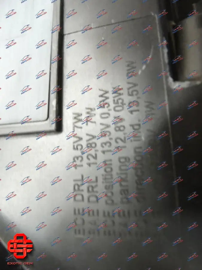 BENTLEY BENTAYGA TURN SIGNAL LIGHT RIGHT SIDE OEM