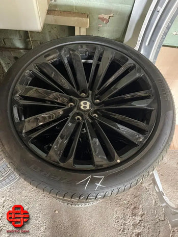 ROLLS-ROYCE WHEEL AND TYRE SET (Copy)