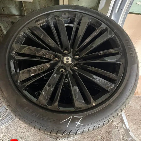 ROLLS-ROYCE WHEEL AND TYRE SET (Copy)