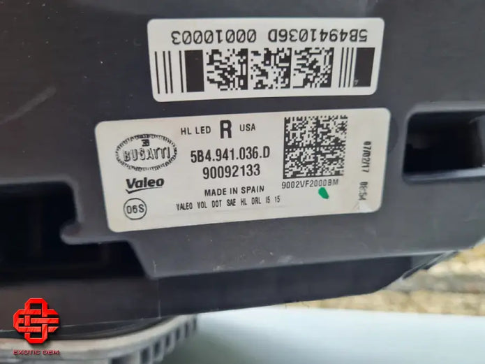 BUGATTI CHIRON SUPER SPORT 300 + HEADLIGHT OEM