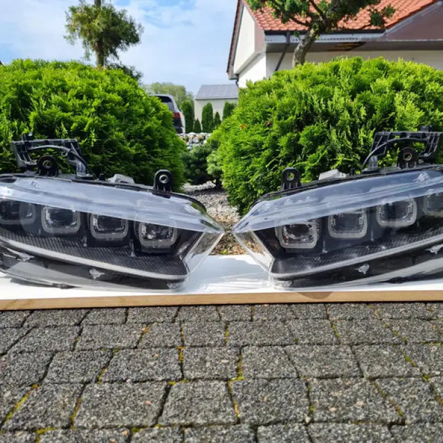 BUGATTI CHIRON SUPER SPORT 300 + HEADLIGHT OEM