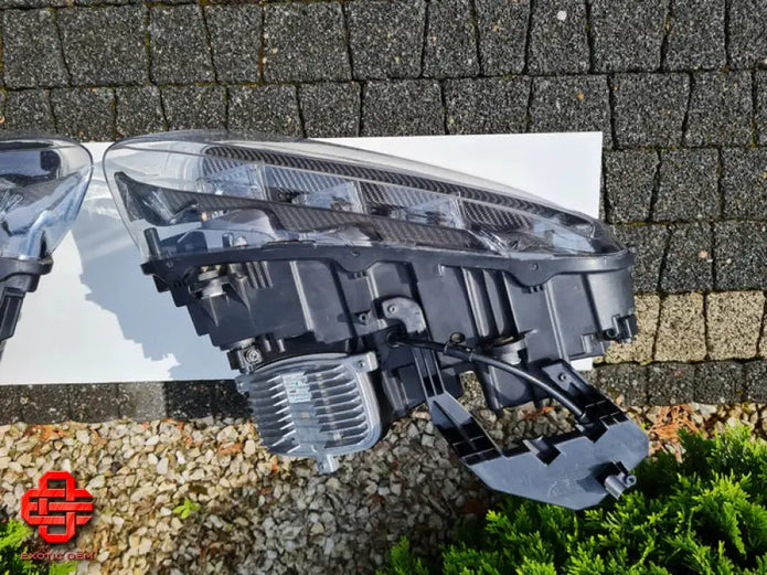 BUGATTI CHIRON SUPER SPORT 300 + HEADLIGHT OEM