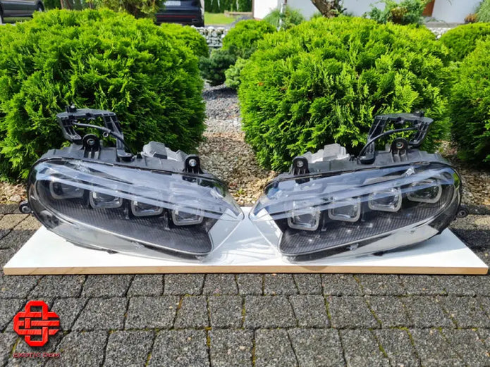 BUGATTI CHIRON SUPER SPORT 300 + HEADLIGHT OEM