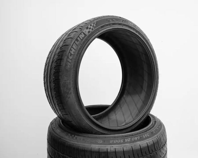 BUGATTI VEYRON - NEW TIRES DOT 0518
