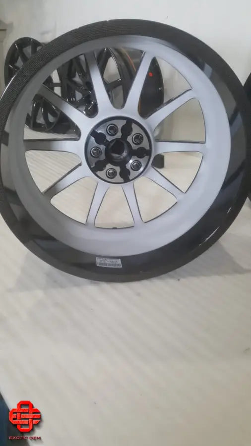 FERRARI 488 PISTA OEM CARBON WHEELS