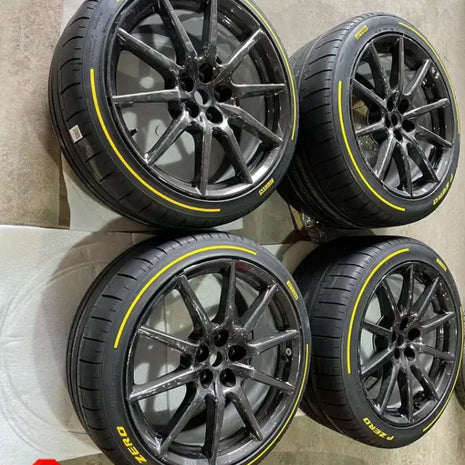 FERRARI 812 COMPETIZIONE - CARBON WHEELS NEW RIMS NEW