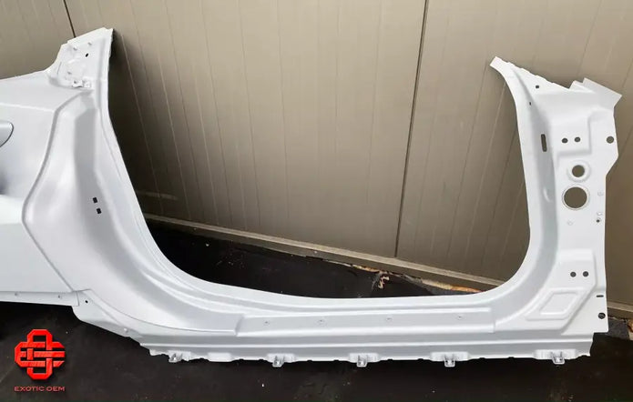 FERRARI F8 REAR RIGHT SIDE WALL