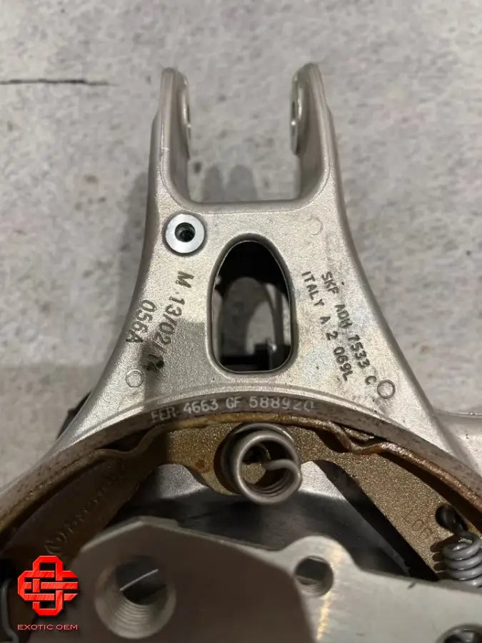 FERRARI - NEW STEERING KNUCKLE HINDED / NEW REAR WHEEL HUB