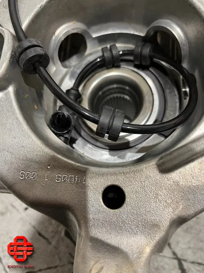 FERRARI - NEW STEERING KNUCKLE HINDED / NEW REAR WHEEL HUB
