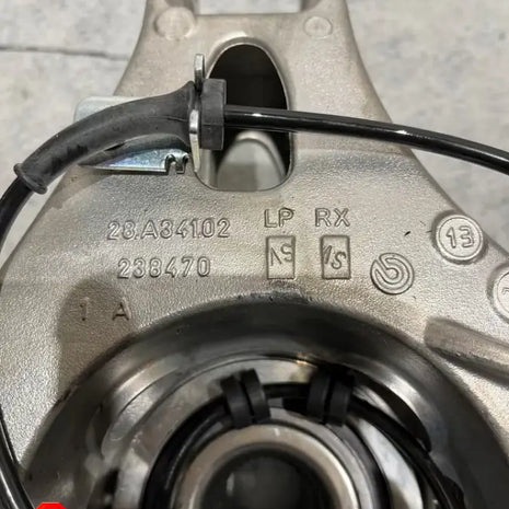 FERRARI - NEW STEERING KNUCKLE HINDED / NEW REAR WHEEL HUB