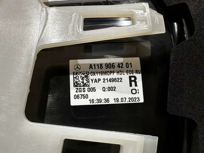 MERCEDES BENZ CLA W118 TYLNA LAMPA