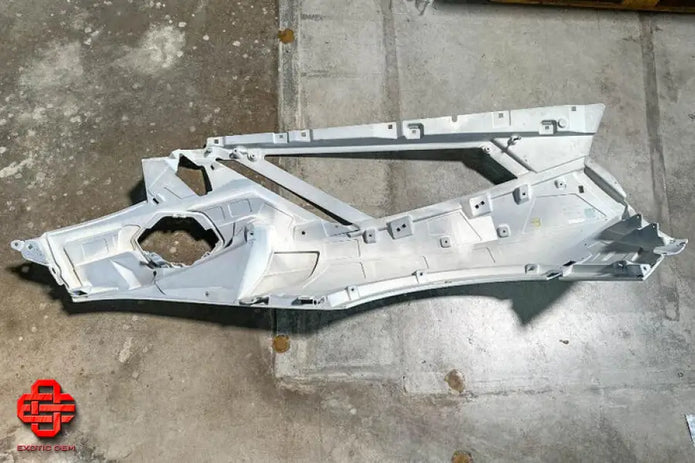 LAMBORGHINI AVENTADOR QUARTER PANEL RIGHT SIDE WHITE