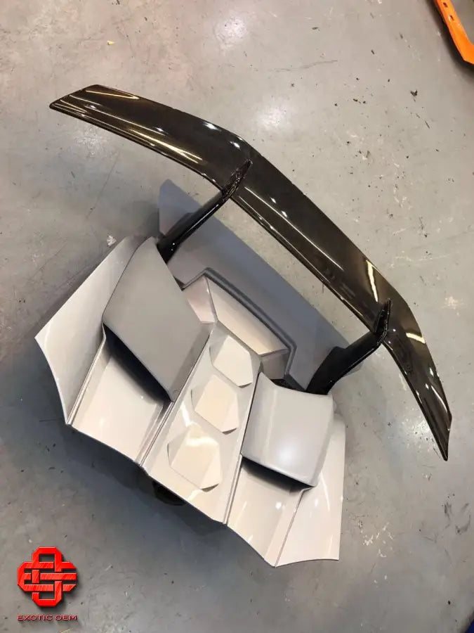 LAMBORGHINI HURACAN PERFORMANTE OEM CARBON PARTS