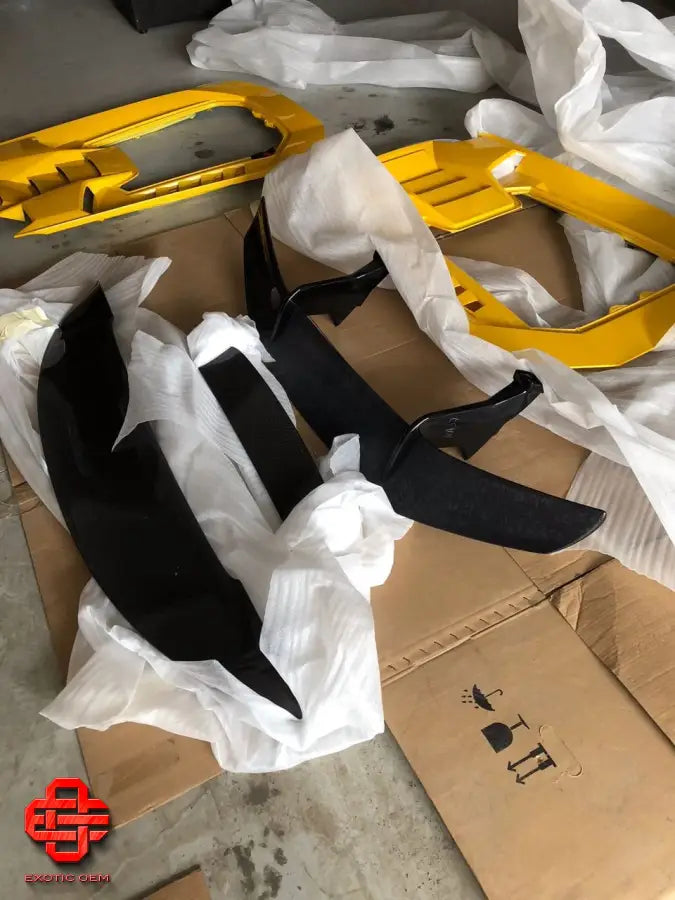 LAMBORGHINI HURACAN PERFORMANTE OEM CARBON PARTS