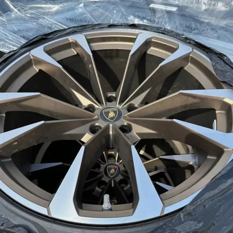 LAMBORGHINI URUS GOLD WHEELS SET 23 INCH