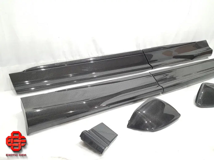 LAMBORGHINI URUS OEM CARBON PARTS