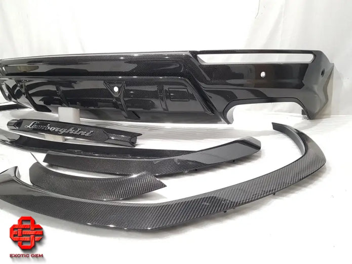 LAMBORGHINI URUS OEM CARBON PARTS
