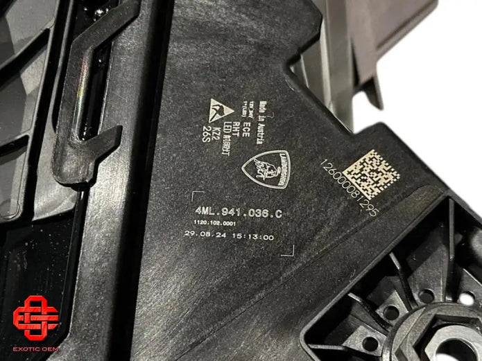 LAMBORGHINI URUS RIGHT HEADLIGHT