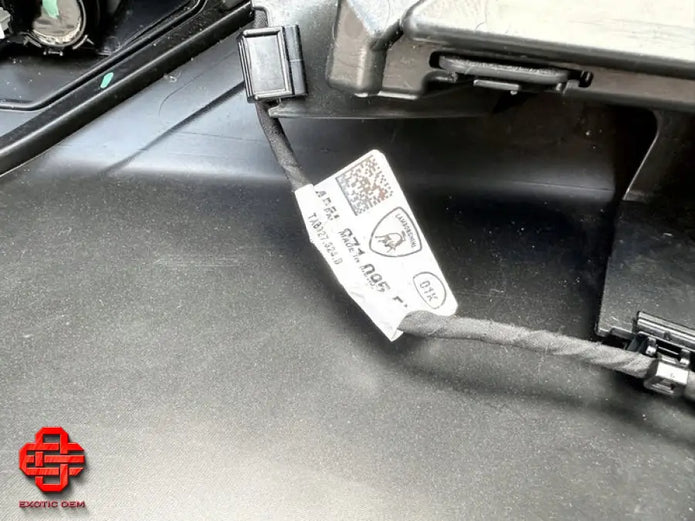 LAMBORGHINI URUS SE FRONT AND REAR BUMPER