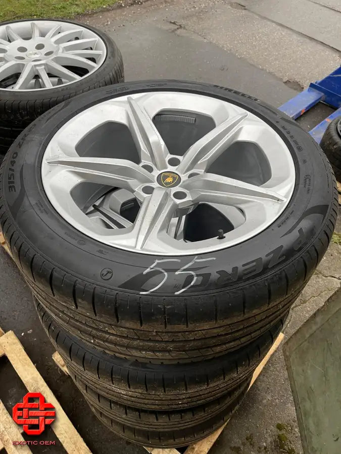 LAMBORGHINI WHEEL AND TYRE SET