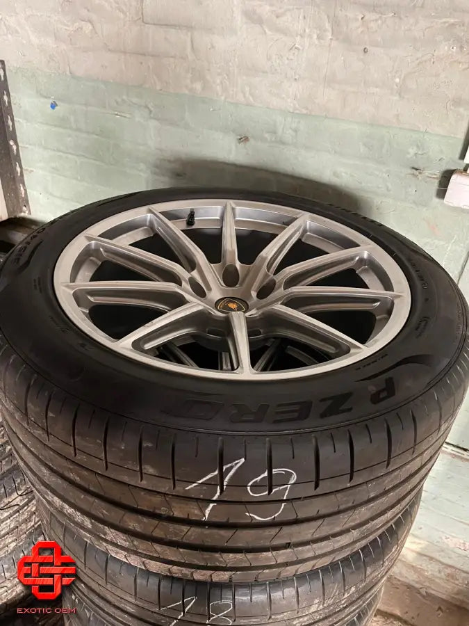 LAMBORGHINI WHEEL AND TYRE SET