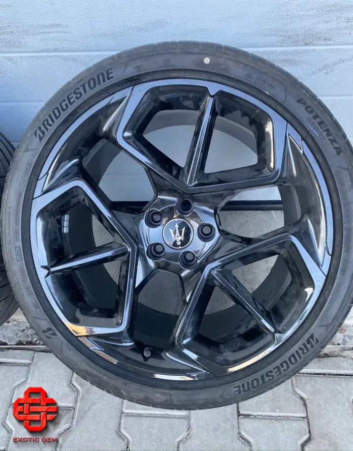 MASERATI MC20 BLACK WHEEL 20 INCH SET WITH TIRES