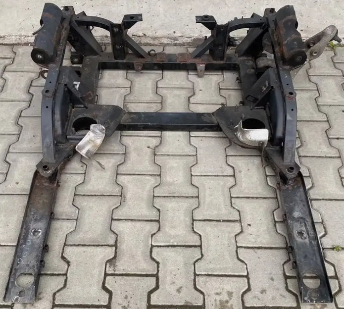 MASERATI QUATTROPORTE FRONT AXLE CARRIER AXLE