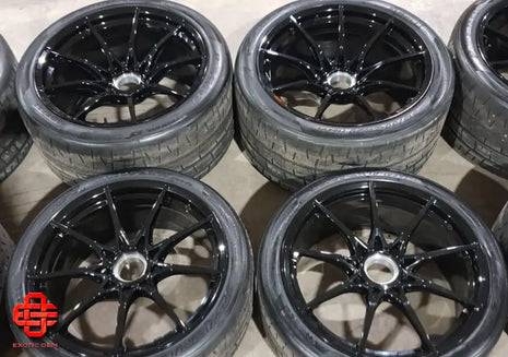 MCLAREN SENNA OEM CARBON AND WHEELS