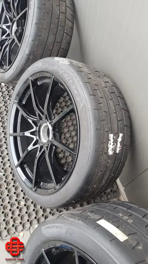 MCLAREN SENNA OEM CARBON AND WHEELS