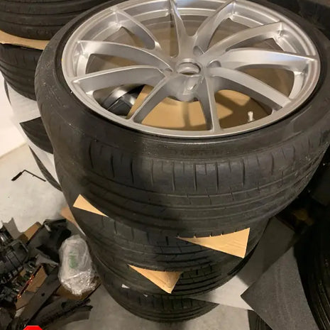 MCLAREN WHEEL AND TYRE SET