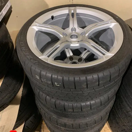 MCLAREN WHEEL AND TYRE SET