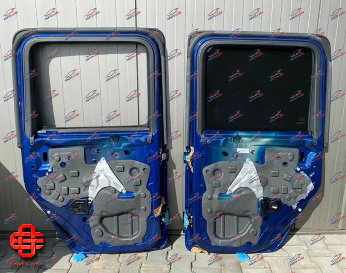 MERCEDES BENZ AMG G63 W463 REAR DOOR L + R