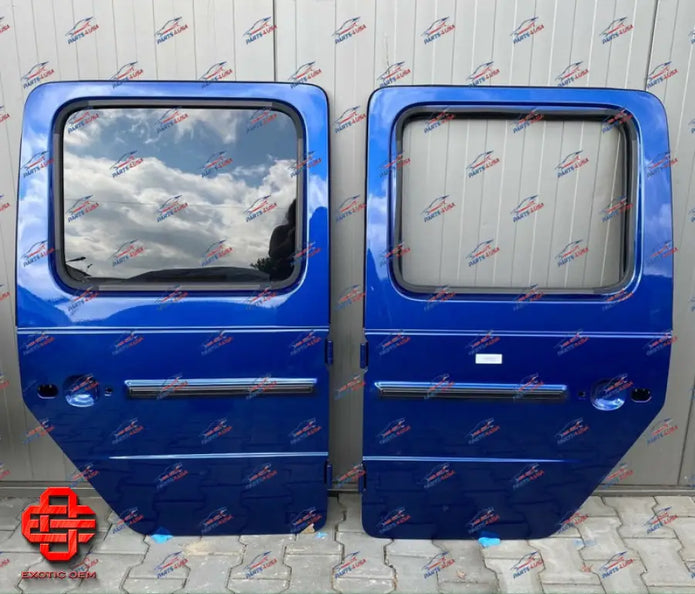 MERCEDES BENZ AMG G63 W463 REAR DOOR L + R