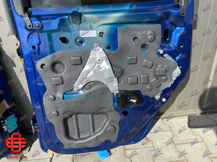 MERCEDES BENZ AMG G63 W463 REAR DOOR L + R