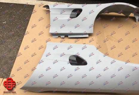MERCEDES BENZ AMG GTR FENDER SET