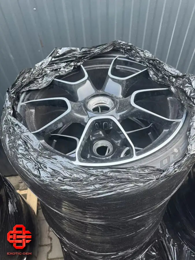 PORSCHE 992 TURBO S - COMPLETE WHEELS CENTERLOCK - AS GOOD AS NEW