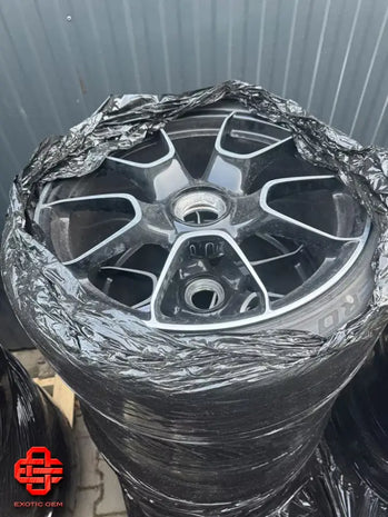 PORSCHE 992 TURBO S - COMPLETE WHEELS CENTERLOCK - AS GOOD AS NEW