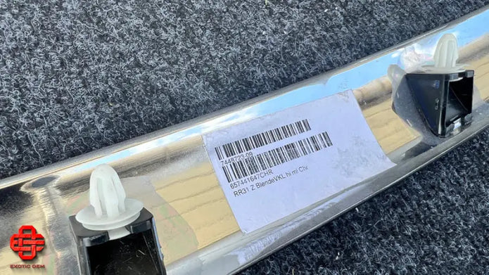 ROLLS ROYCE CULLINAN RR31 BUMPER TRIM PANEL REAR TOP OEM