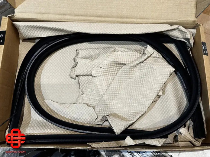 ROLLS ROYCE PHANTOM REAR DOOR SEAL PROTECTION LH