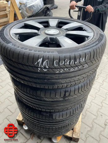 ROLLS-ROYCE WHEEL AND TYRE SET (Copy)