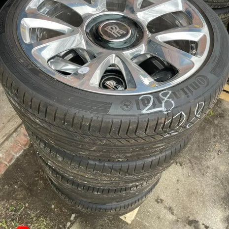 ROLLS-ROYCE WHEEL AND TYRE SET