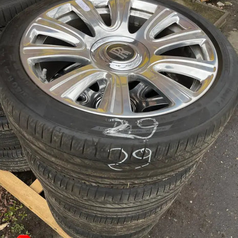 ROLLS-ROYCE WHEEL AND TYRE SET