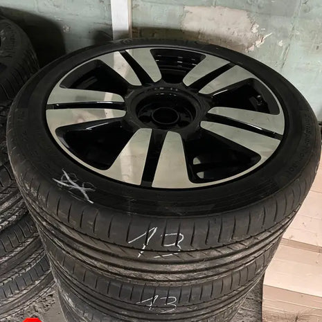 ROLLS-ROYCE WHEEL AND TYRE SET