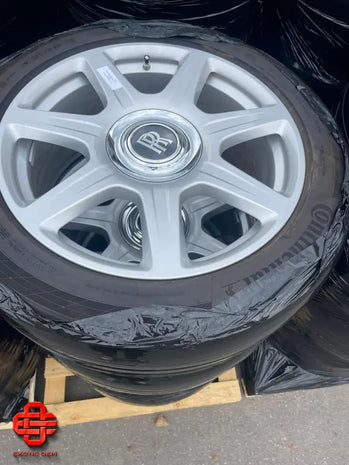 ROLLS-ROYCE WHEEL AND TYRE SET