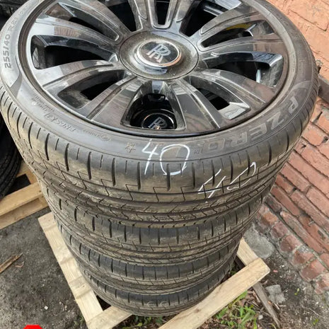 ROLLS-ROYCE WHEEL AND TYRE SET