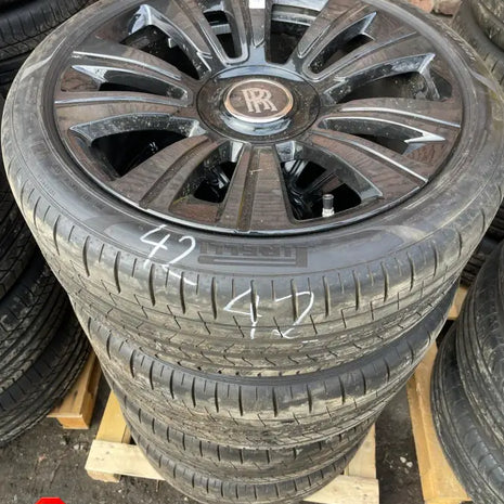 ROLLS-ROYCE WHEEL AND TYRE SET