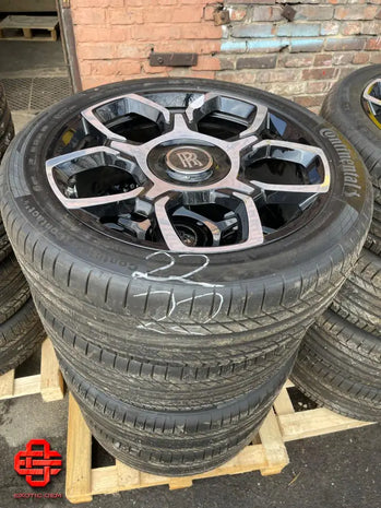 ROLLS-ROYCE WHEEL AND TYRE SET