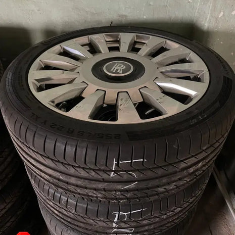 ROLLS-ROYCE WHEEL AND TYRE SET
